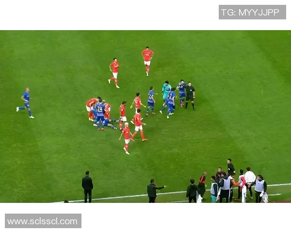 波尔图狂胜多特蒙德四球大捷争议判罚引发全场热议