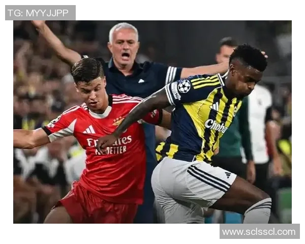 友谊赛精彩瞬间里昂逆转本菲卡帽子戏法引发争议判罚 友谊赛精彩瞬间里昂逆转本菲卡帽子戏法引发争议判罚