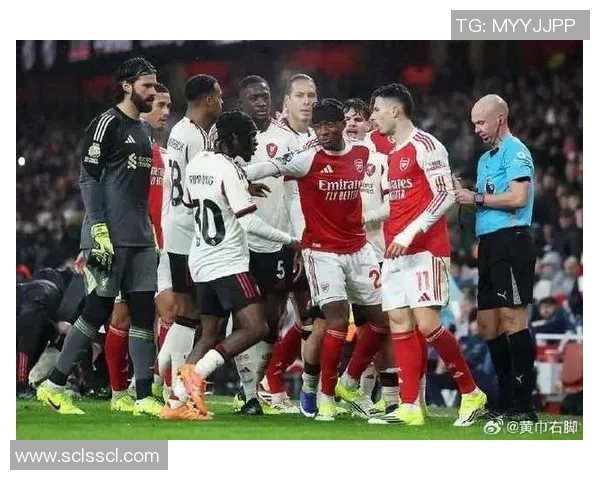 欧冠激战：里昂与阿森纳战成平局争议判罚引发全场热议