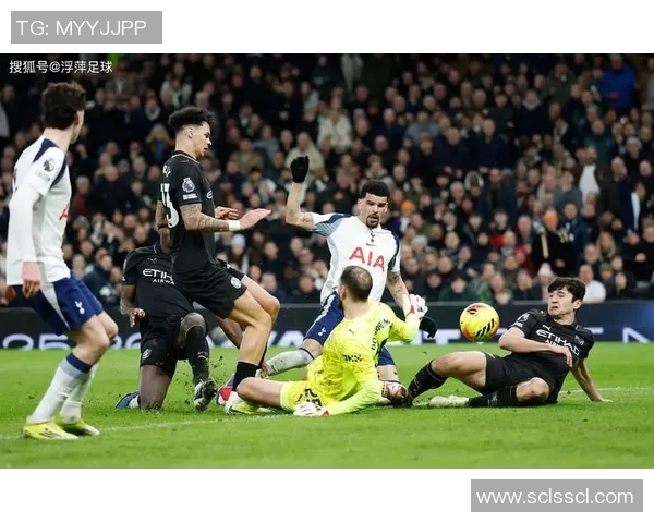 曼联友谊赛大胜热刺五球狂潮引发争议判罚热议