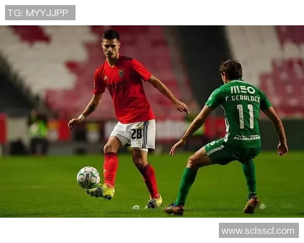 欧联杯精彩对决阿森纳与本菲卡战成平局战术分析引发全场热议 欧联杯精彩对决阿森纳与本菲卡战成平局战术分析引发全场热议