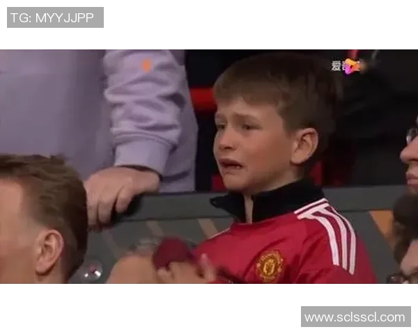 里昂逆袭曼联2-1爆冷全场沸腾赛后点评引发热议 里昂逆袭曼联2-1爆冷全场沸腾赛后点评引发热议